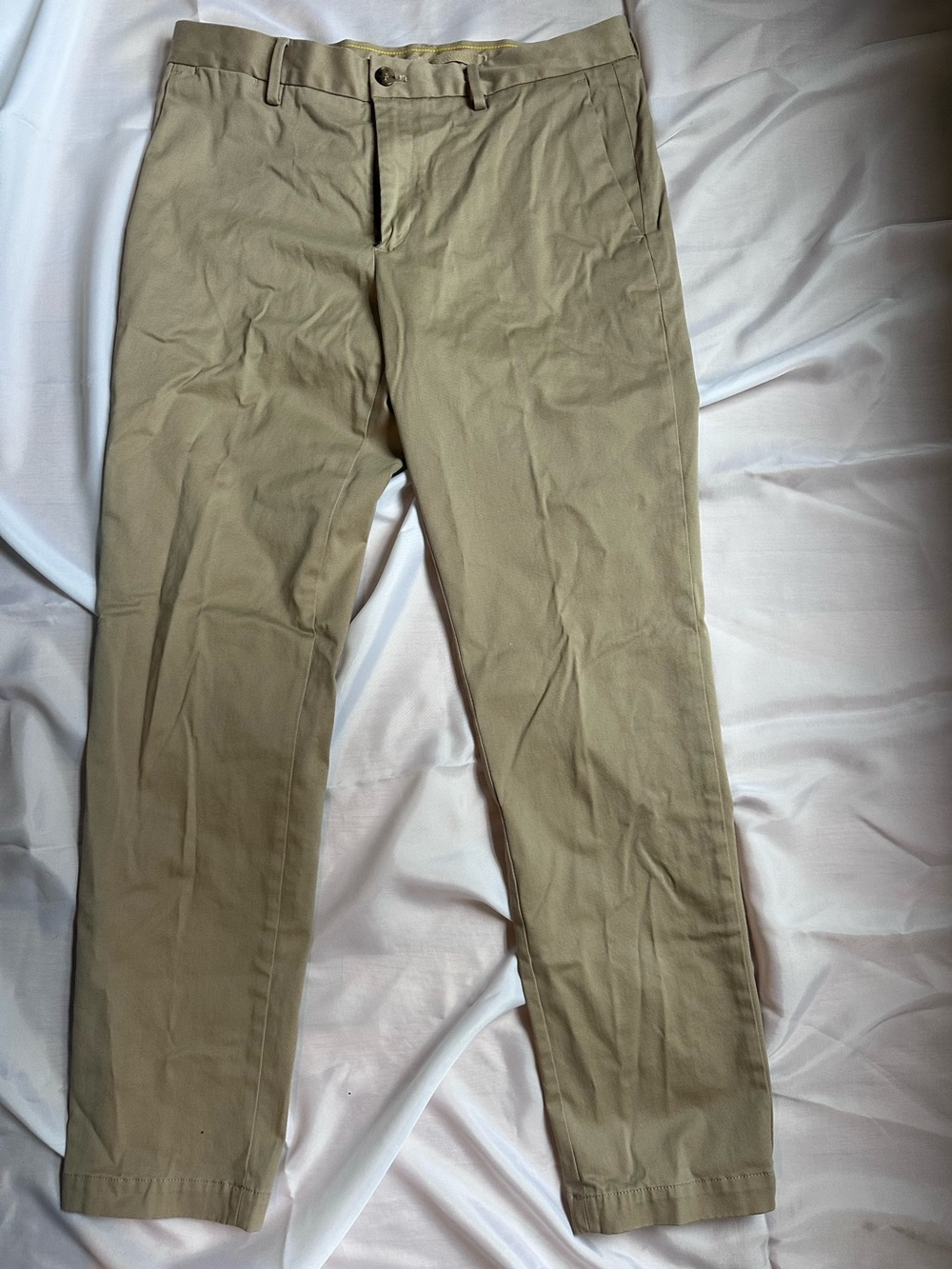 Banana Republic Men's Chino Pants in Khaki